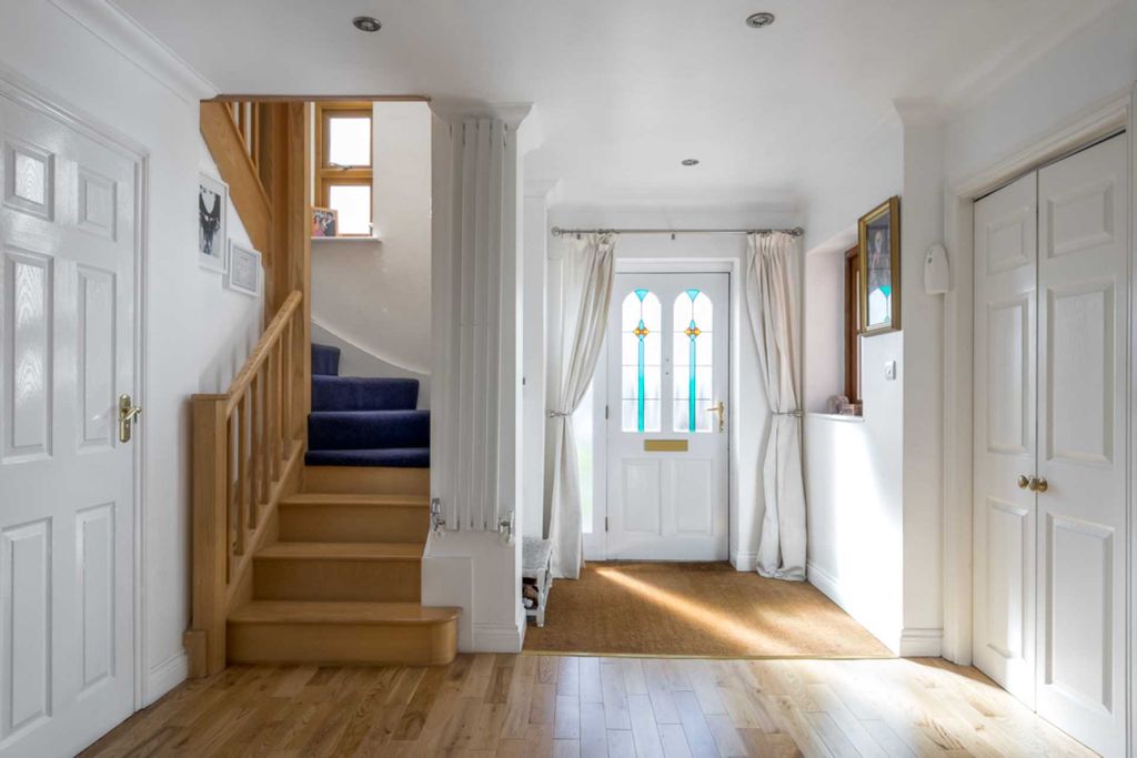 Property photo 2 of 23