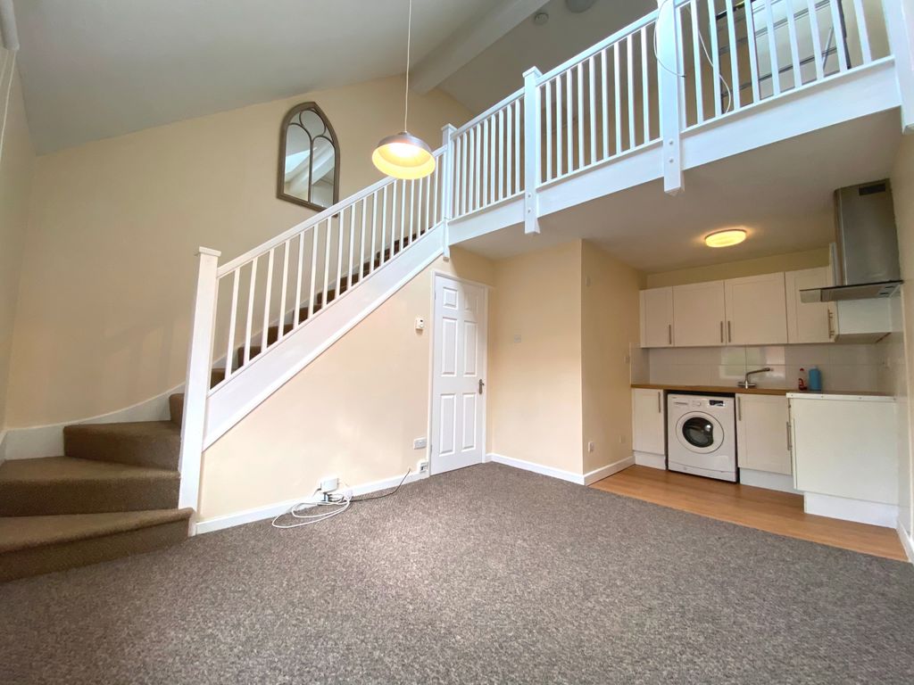 Property photo 2 of 8 Redland Drive