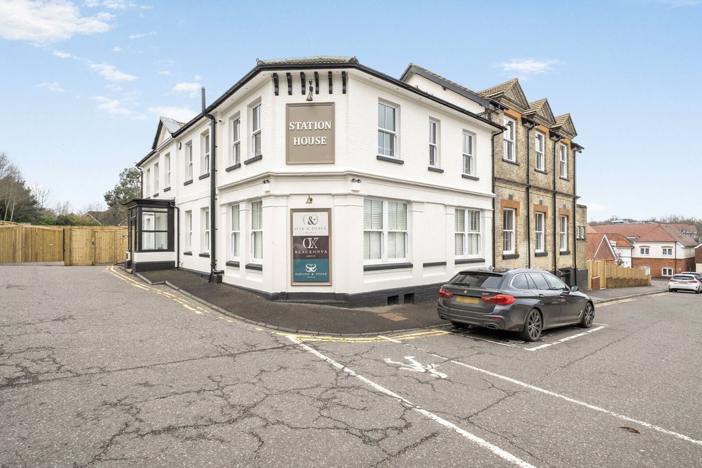 Property photo 2 of 11 Picture No. 24