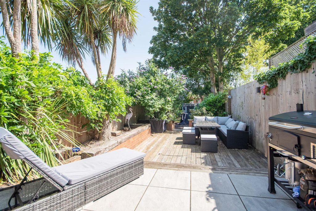 Property photo 2 of 13