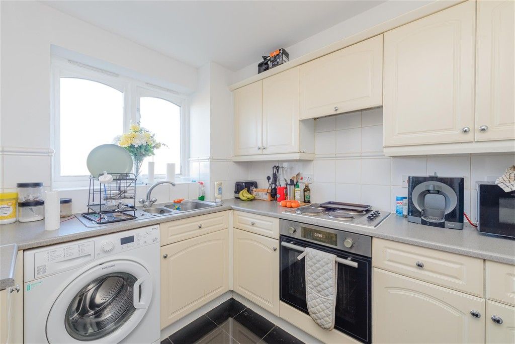 Property photo 2 of 7 Kitchen