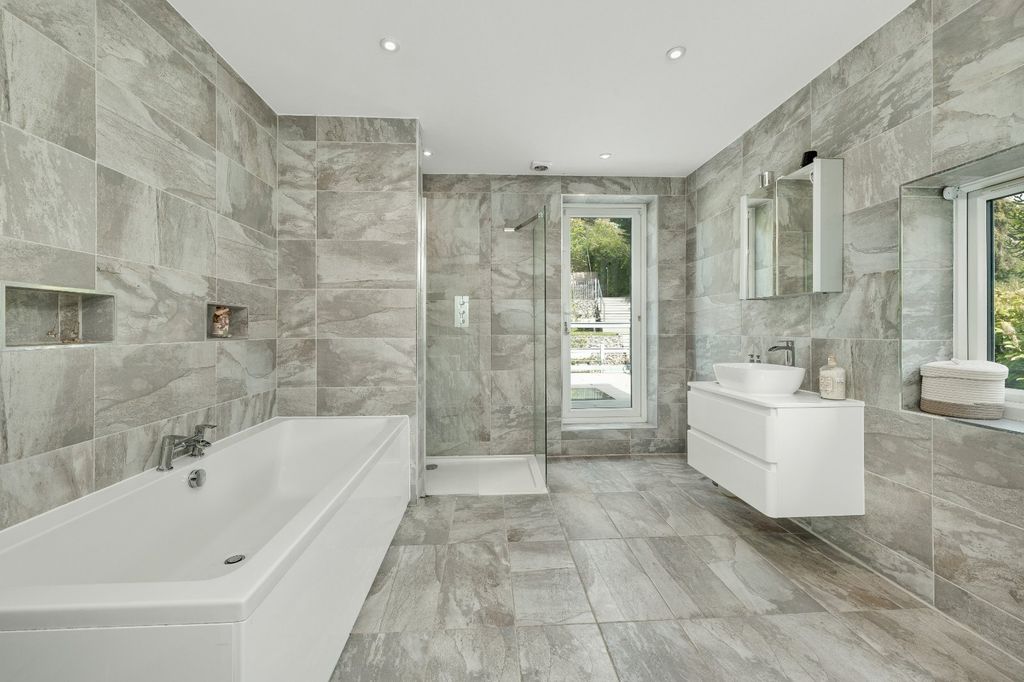 Additional image 19 of 5 bed detached house for saleDrakes Close, Esher, Surrey KT10