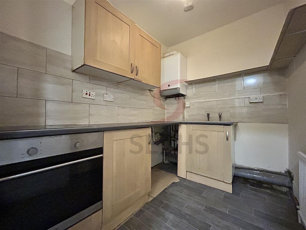 Property photo 2 of 7 Kitchen