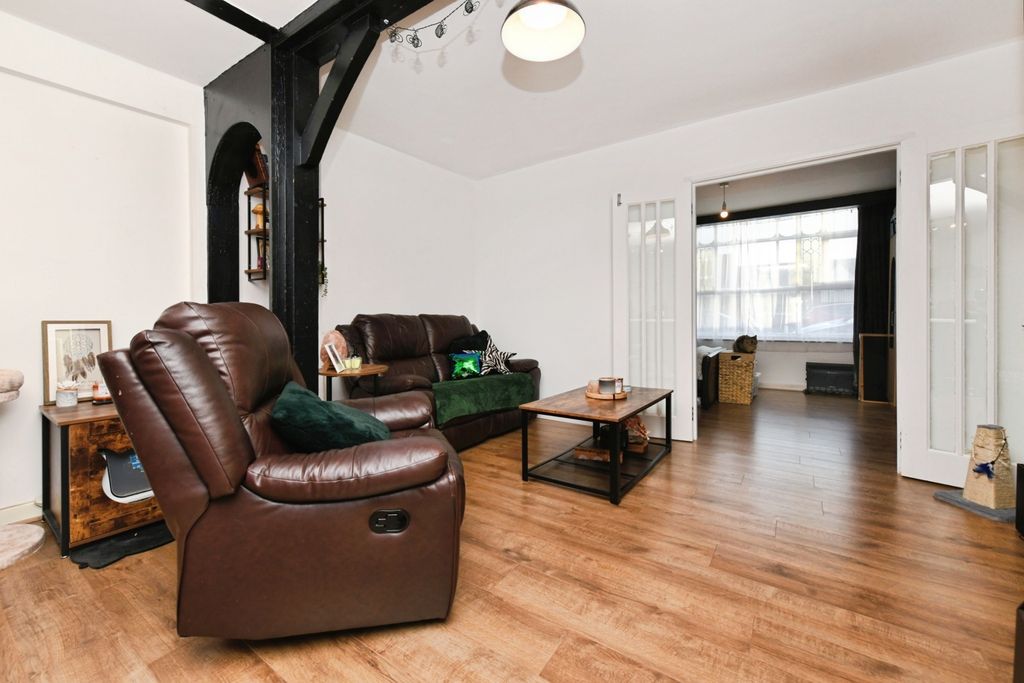 Property photo 3 of 10 Pbox-Img.Jpg