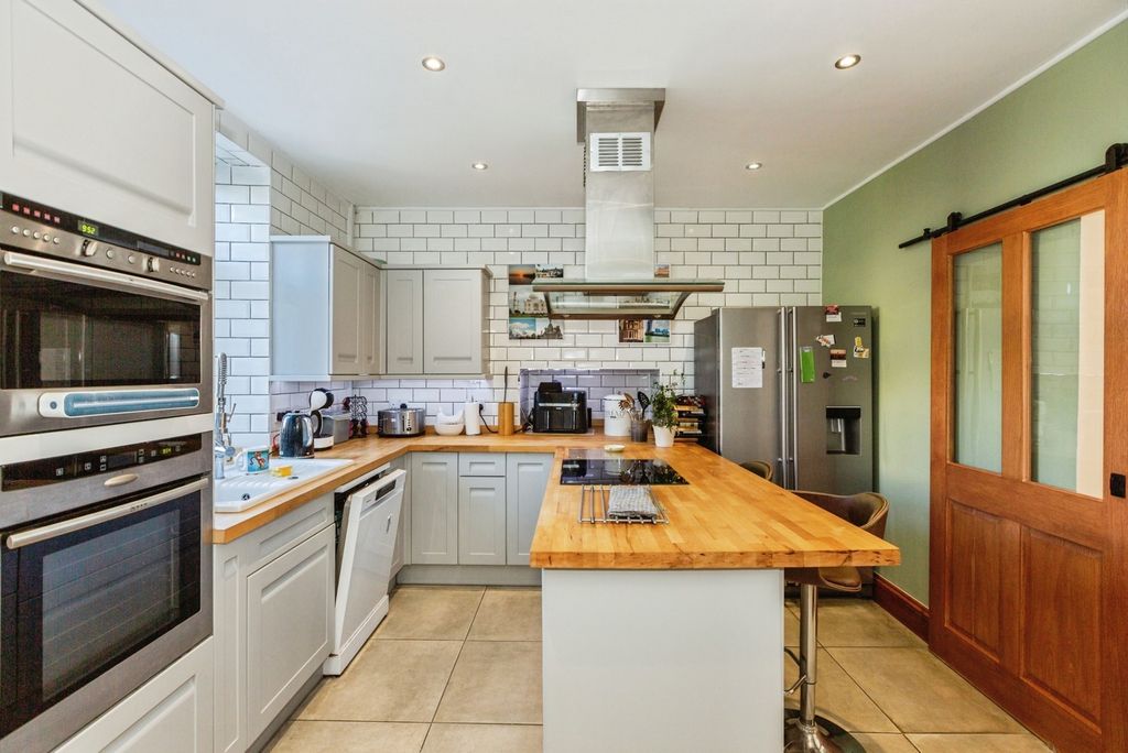 Property photo 2 of 17 Photo