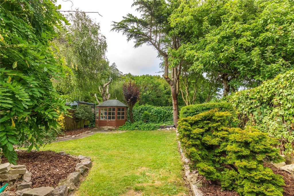 Property photo 2 of 27 Picture No. 29