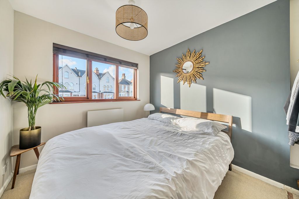 Property photo 3 of 17 Bedroom