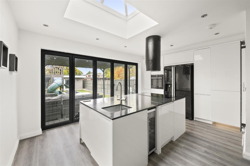 Property photo 2 of 26