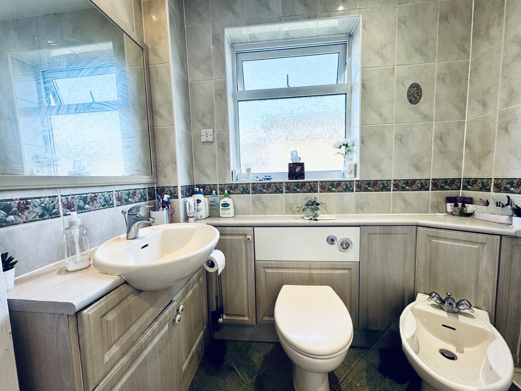 Additional image 7 of 3 bed detached house for saleBramshott Drive, Hook RG27