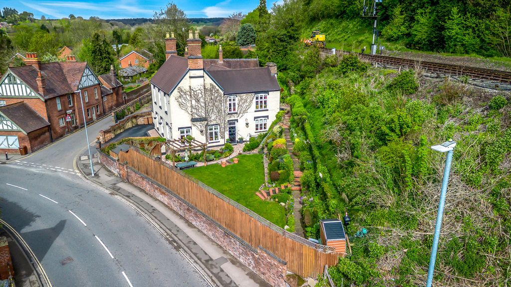 Property photo 1 of 33