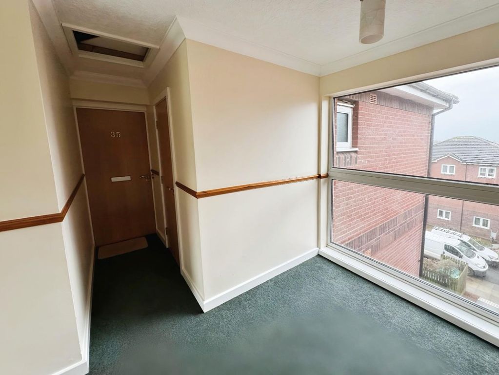 Property photo 3 of 14 Landing