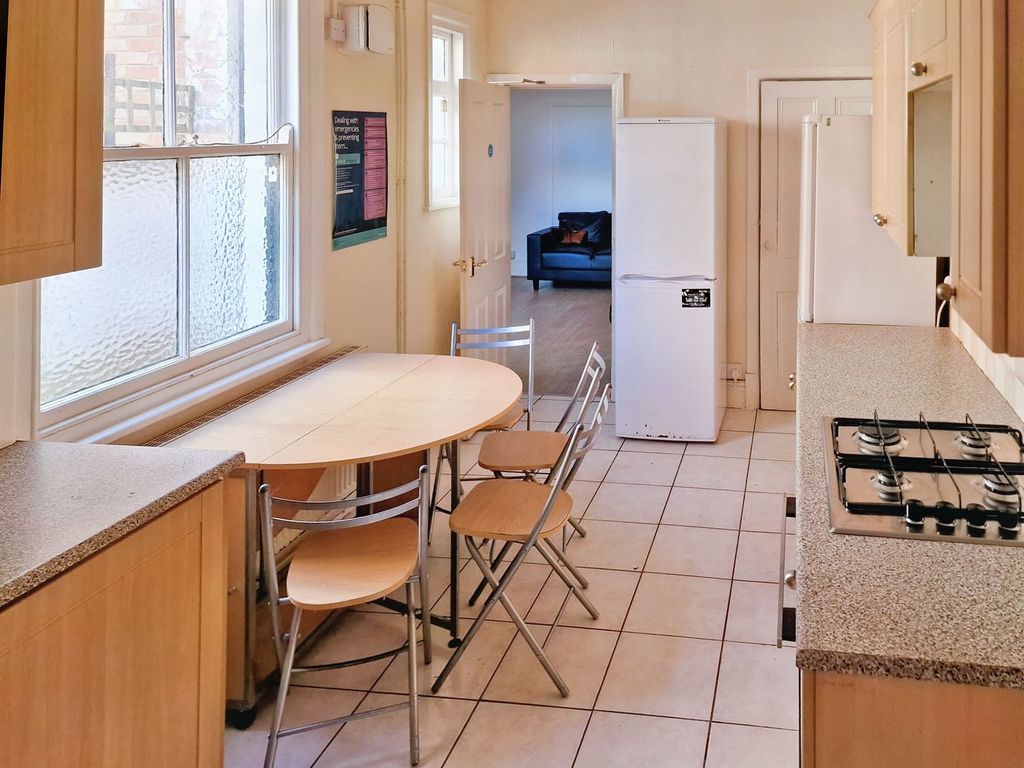 Property photo 2 of 25
