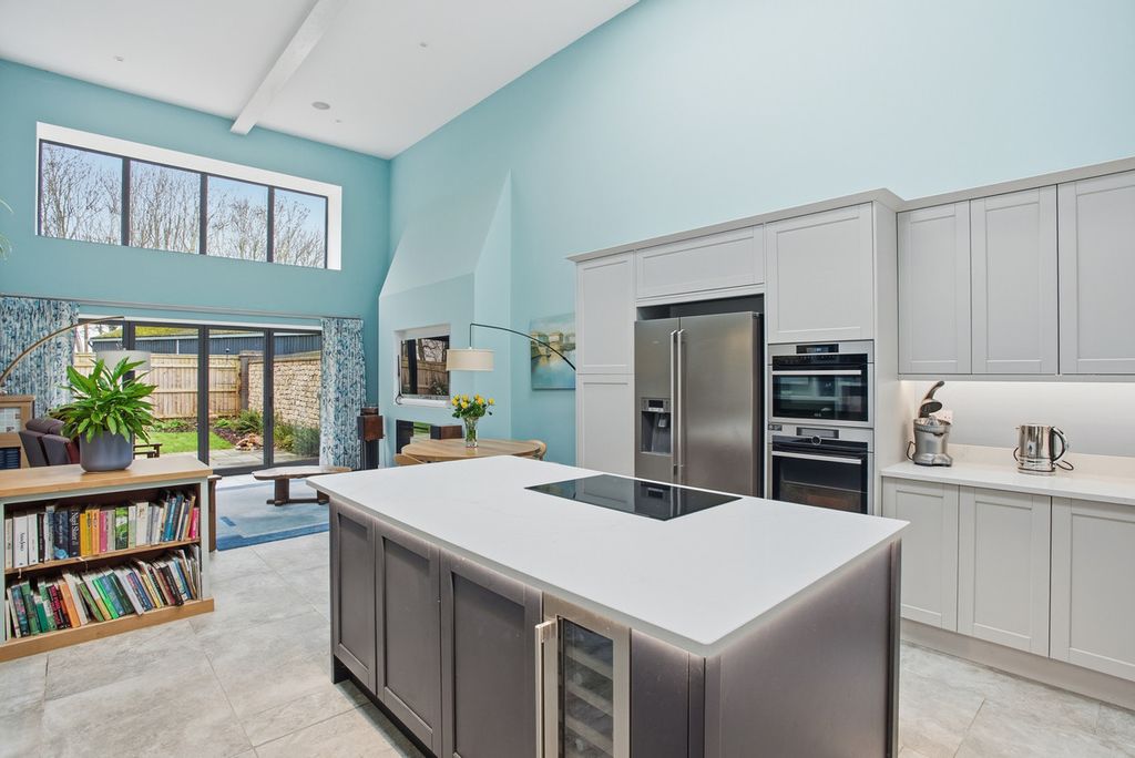 Property photo 2 of 24