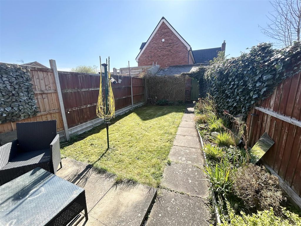 Property photo 2 of 11 Garden