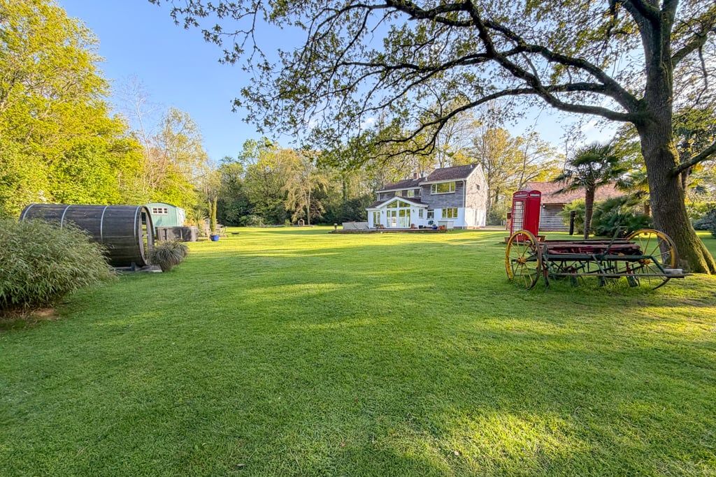Property photo 2 of 25