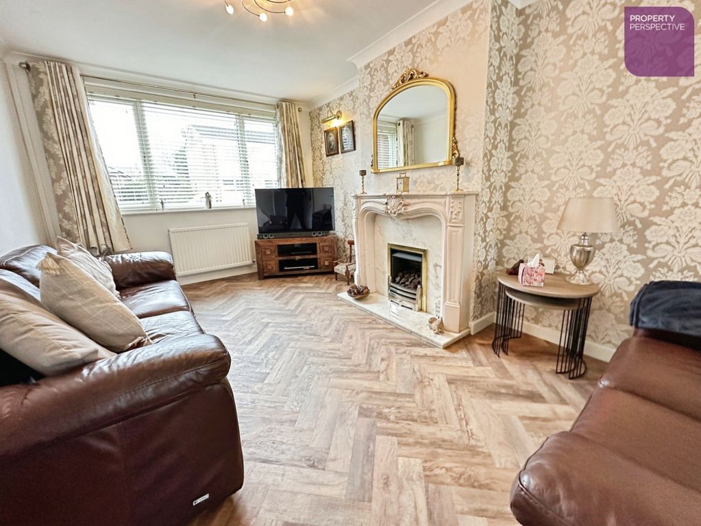 Property photo 2 of 18 Lounge