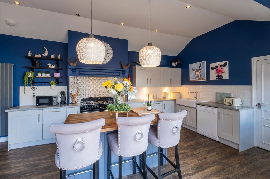 Property photo 3 of 30 Kitchen