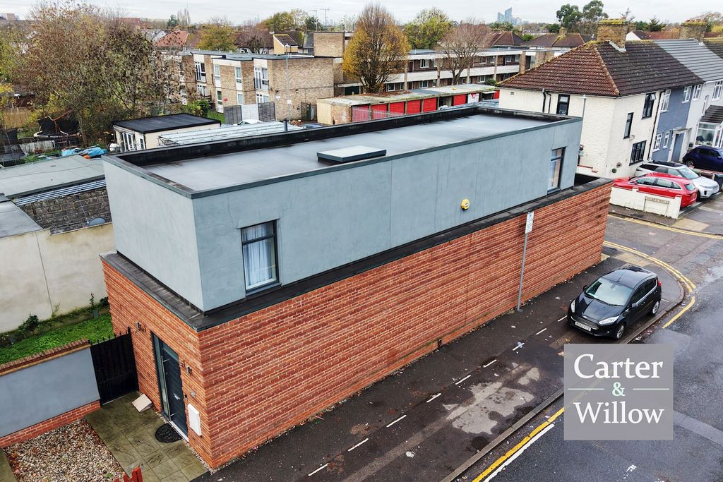 Property photo 1 of 18