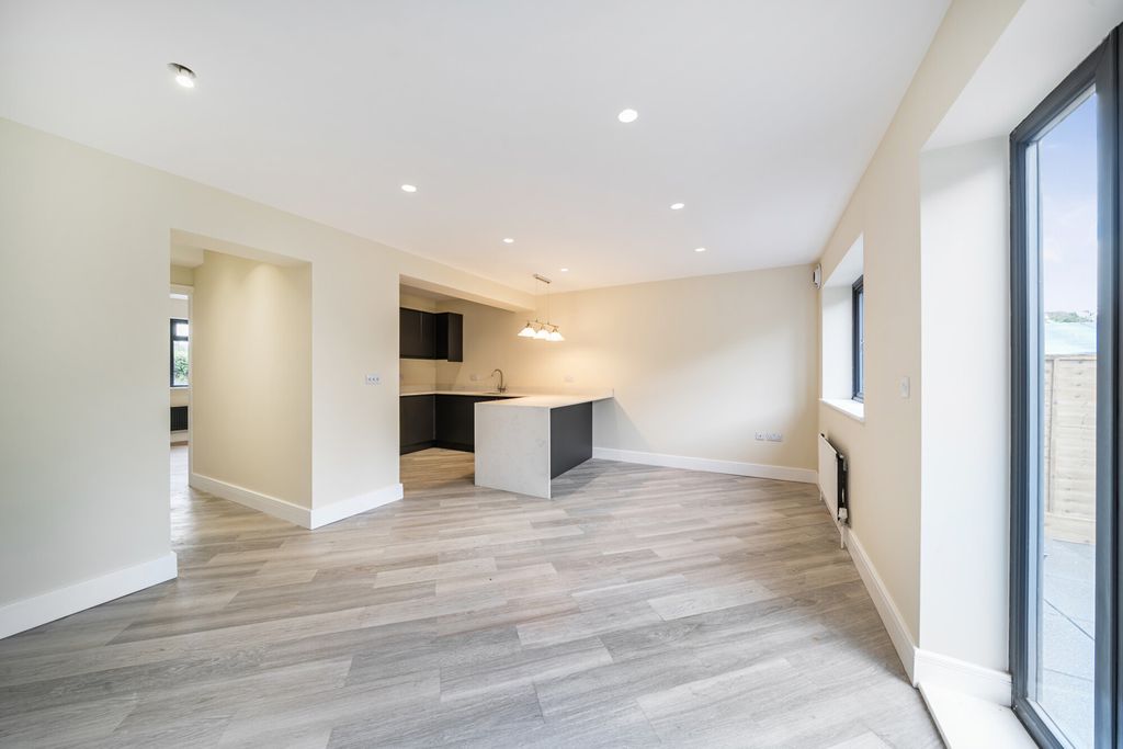 Property photo 3 of 20 1347178-1-68B7292...