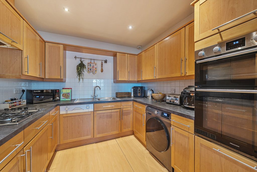 Property photo 2 of 23 1324265-9-687A060...