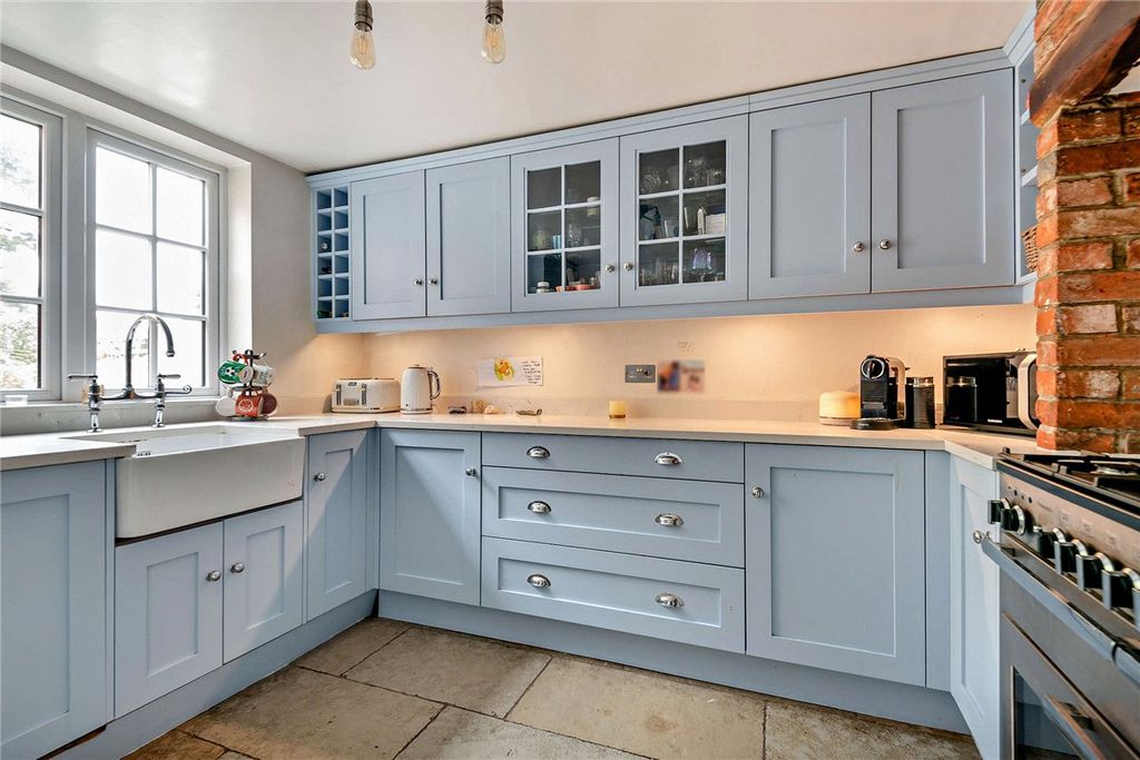 Property photo 2 of 21 Picture No. 11