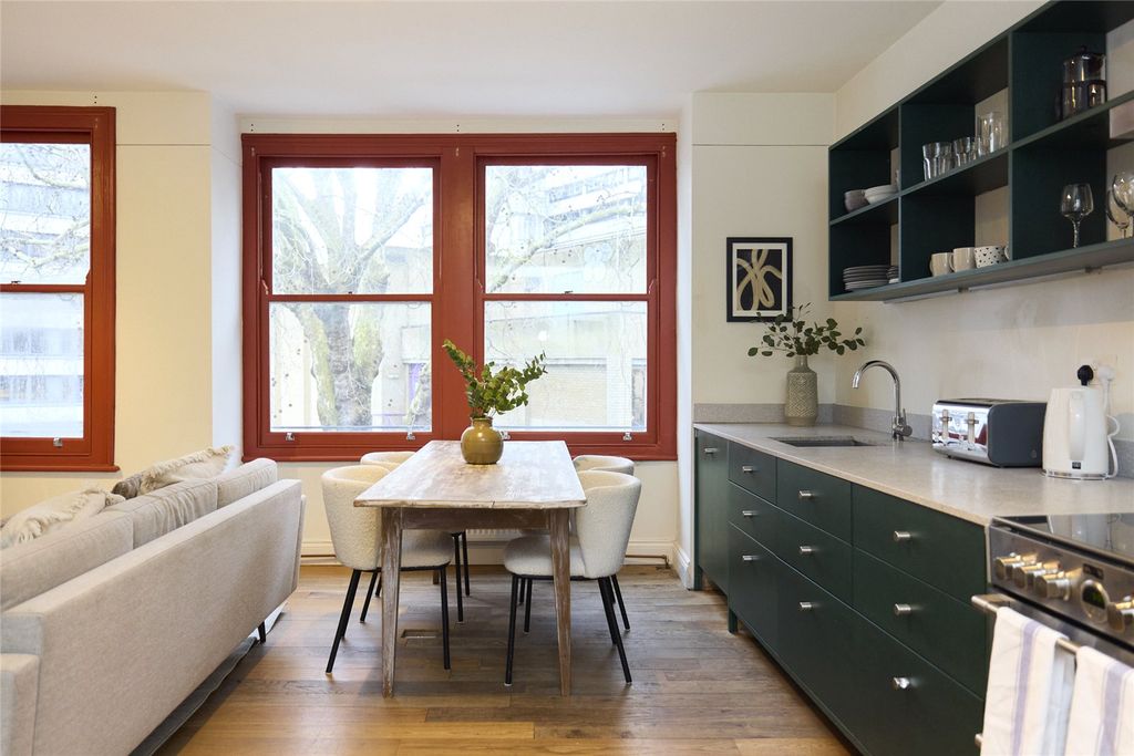 Property photo 2 of 17 Reception/Kitchen