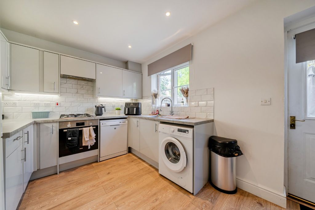 Property photo 2 of 11 Picture No. 31