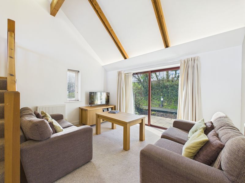 Property photo 3 of 17 Lounge