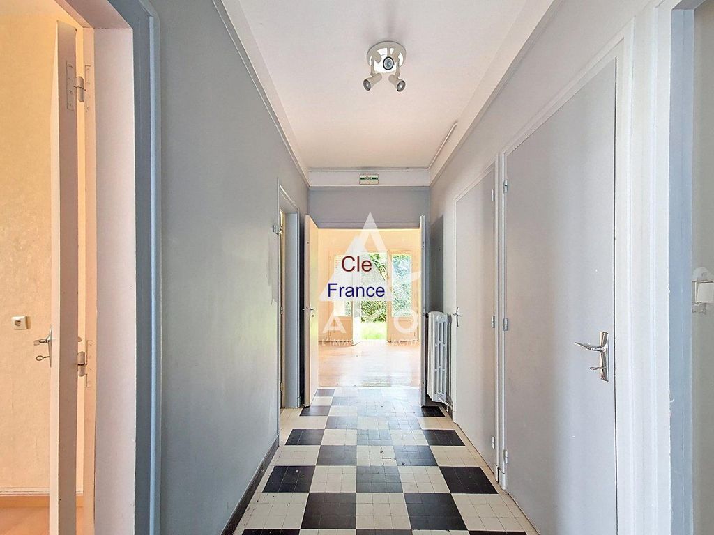 Property photo 3 of 11