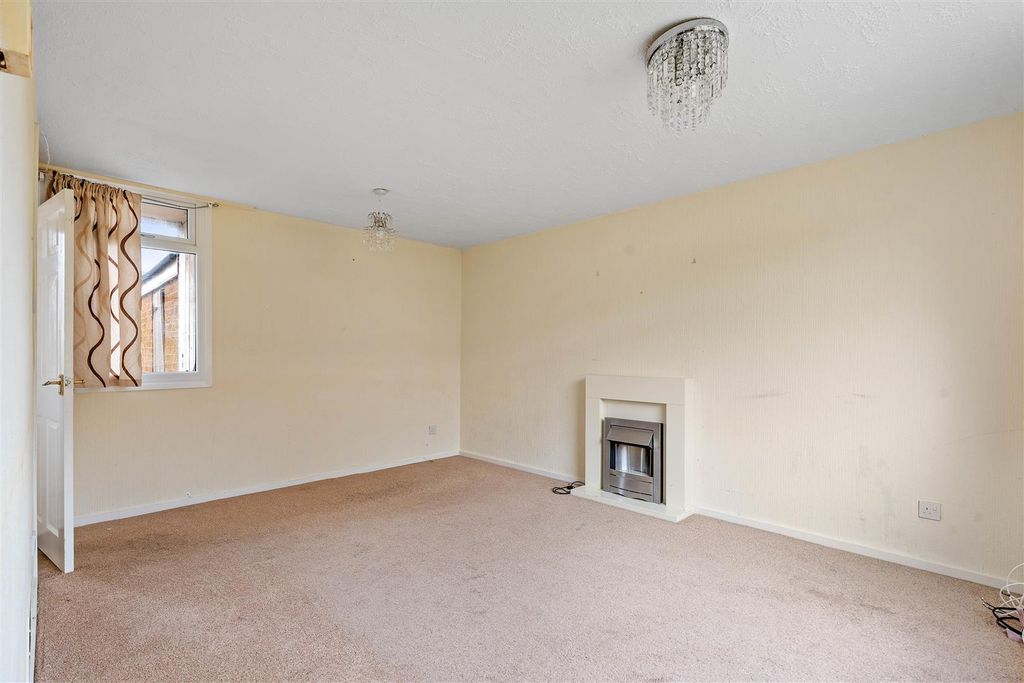 Property photo 2 of 18 2 Joe Wiliams Close (8 Of 25).Jpg