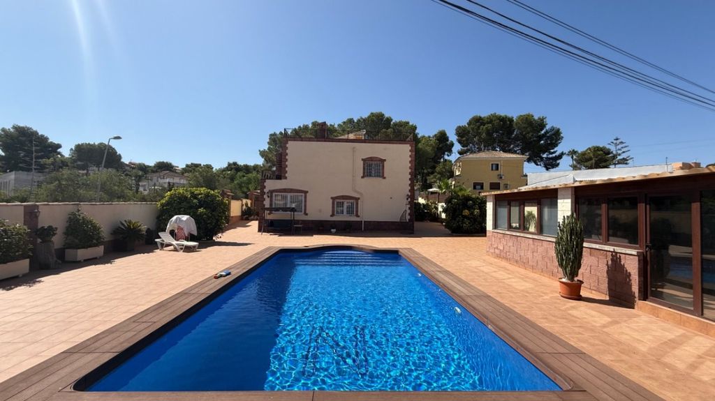 Property photo 1 of 50