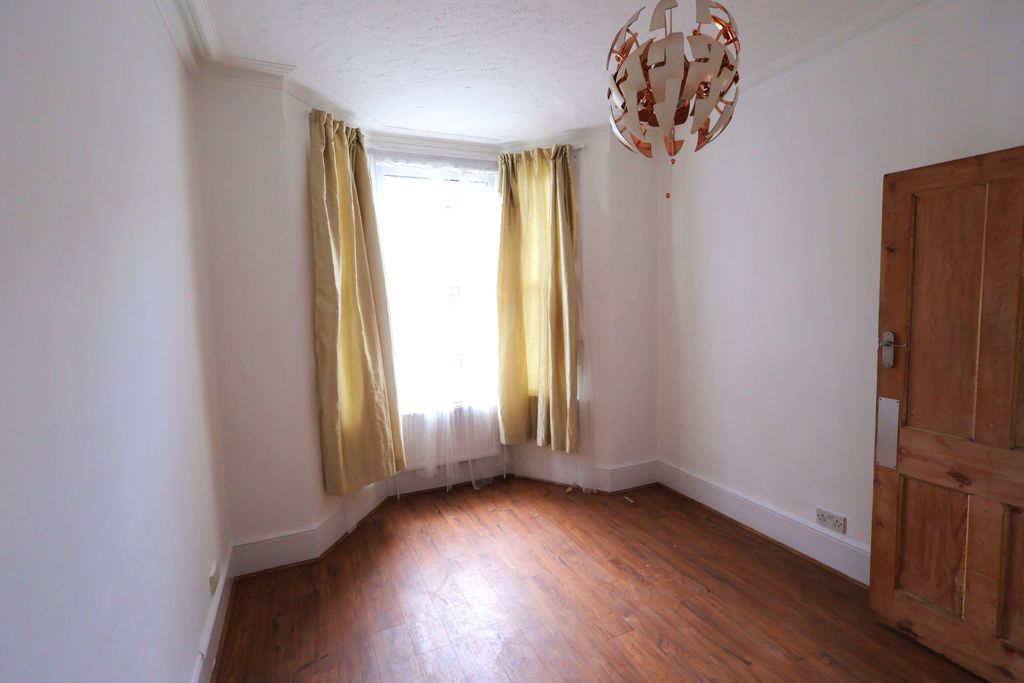 Property photo 2 of 12 Img 0425