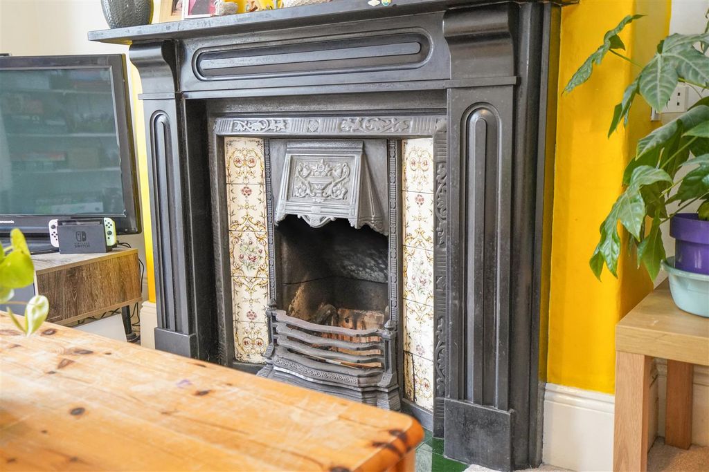 Property photo 3 of 17