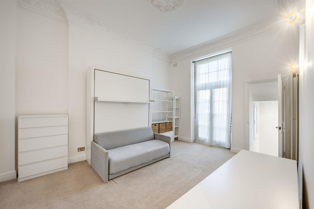 Property photo 1 of 8 Studio Room