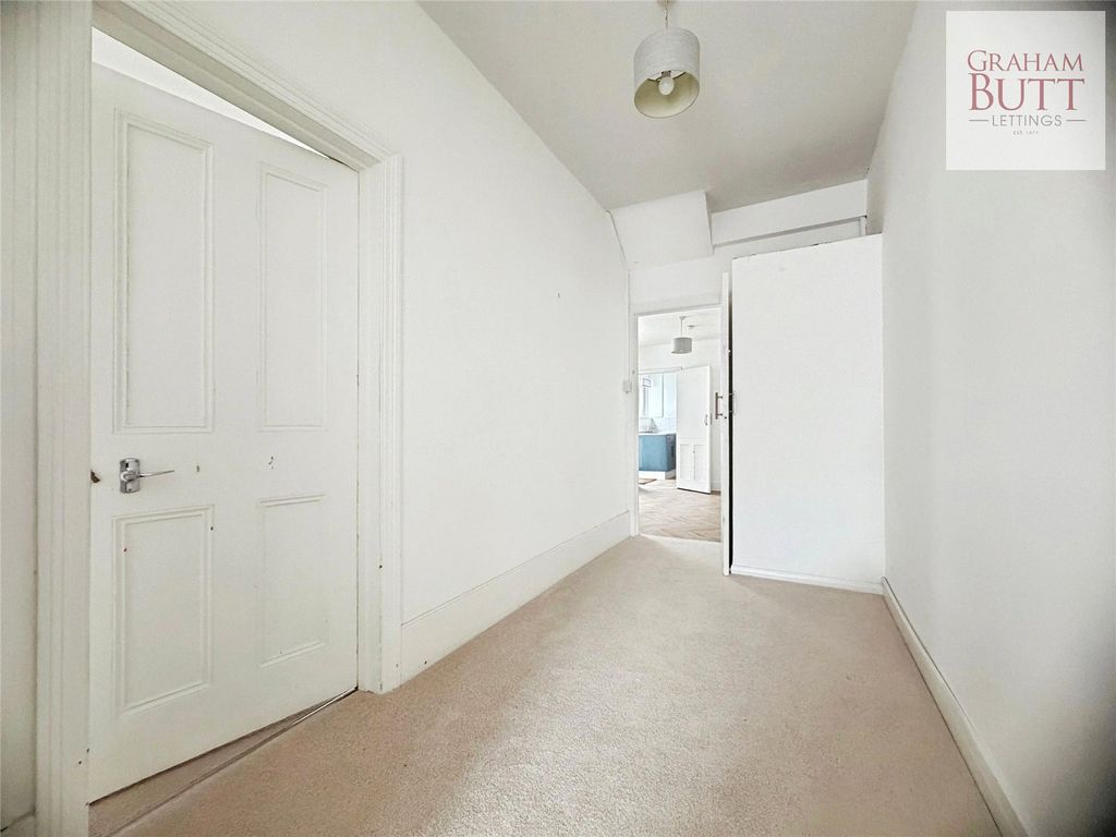 Property photo 2 of 12 Picture No. 14