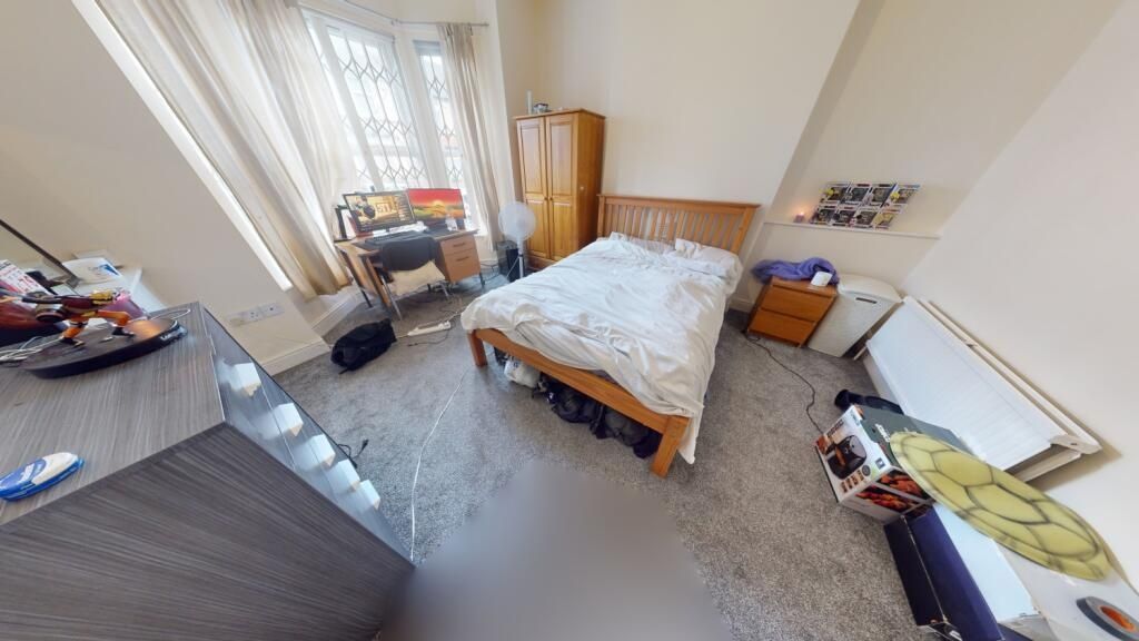 Property photo 2 of 9 A Bright And Spacious Master Bedroom Featuring A c...