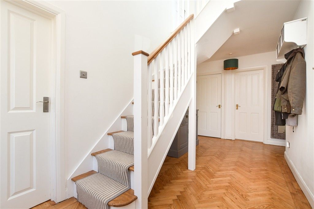 Property photo 2 of 24 Entrance Hall