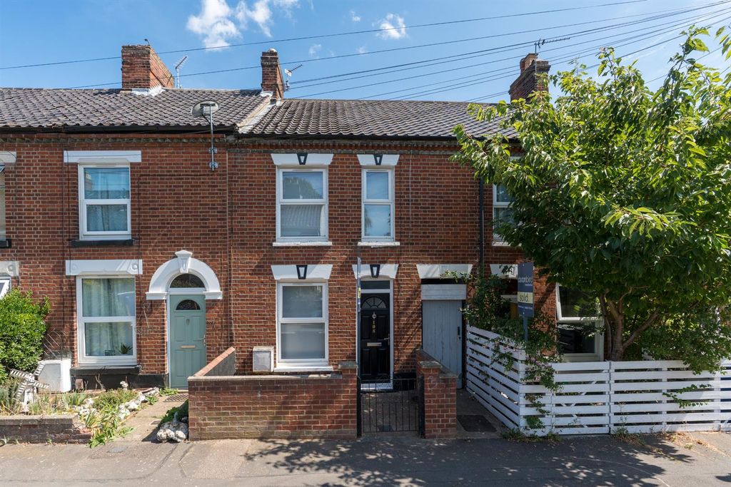 Property photo 1 of 25 108-Caernarvonroad-019.Jpg