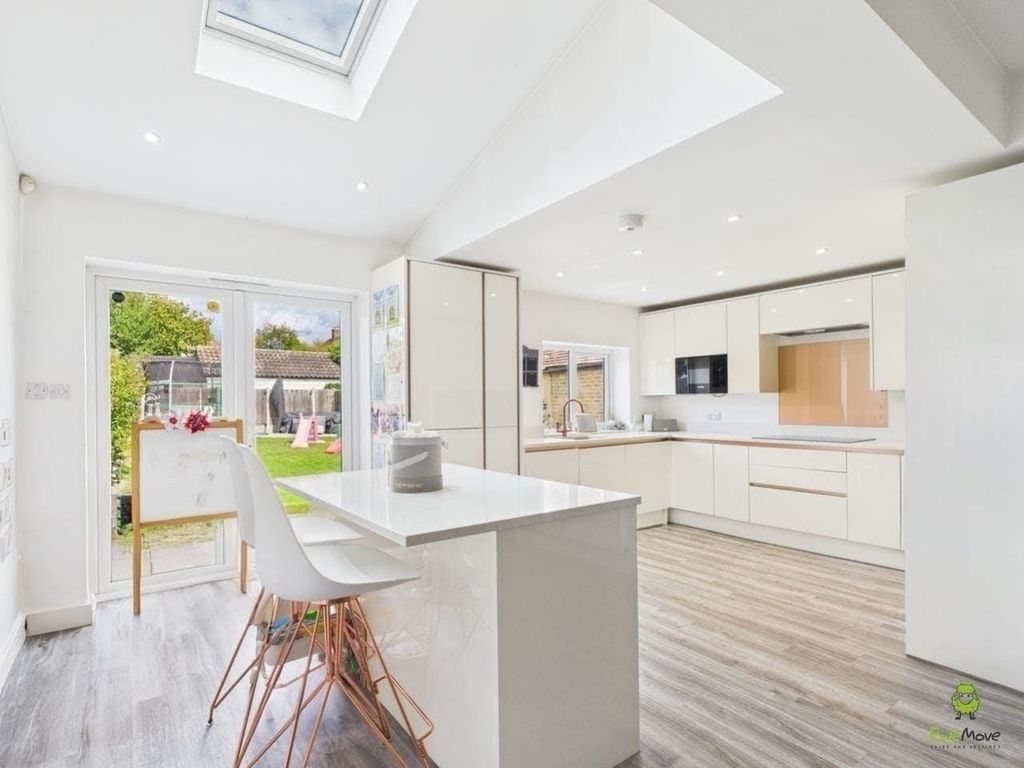 Property photo 2 of 10 Presented By Robert At Ewemove Bexleyheath And Dar