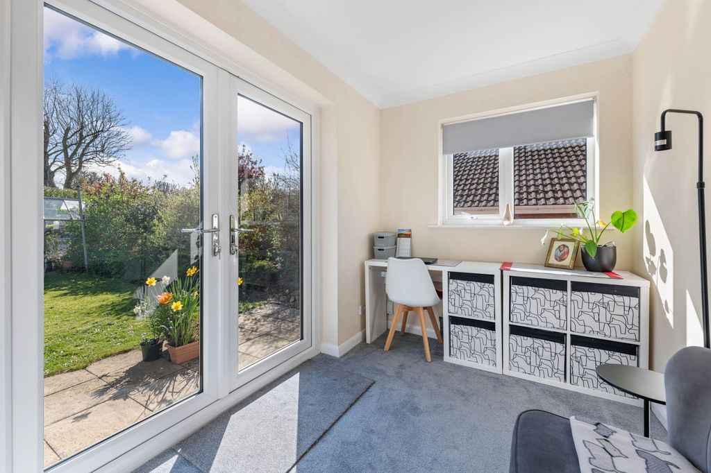 Property photo 3 of 33