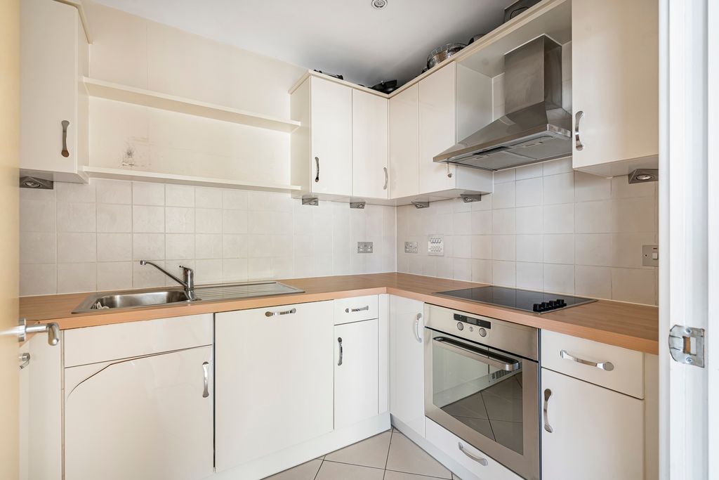 Property photo 3 of 14 Kitchen