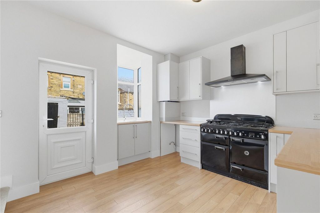 Property photo 3 of 17 Kitchen Dining