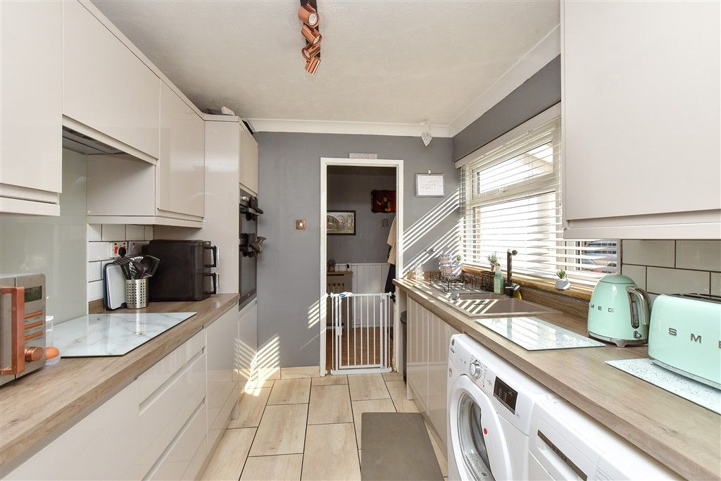 Property photo 3 of 9 Kitchen