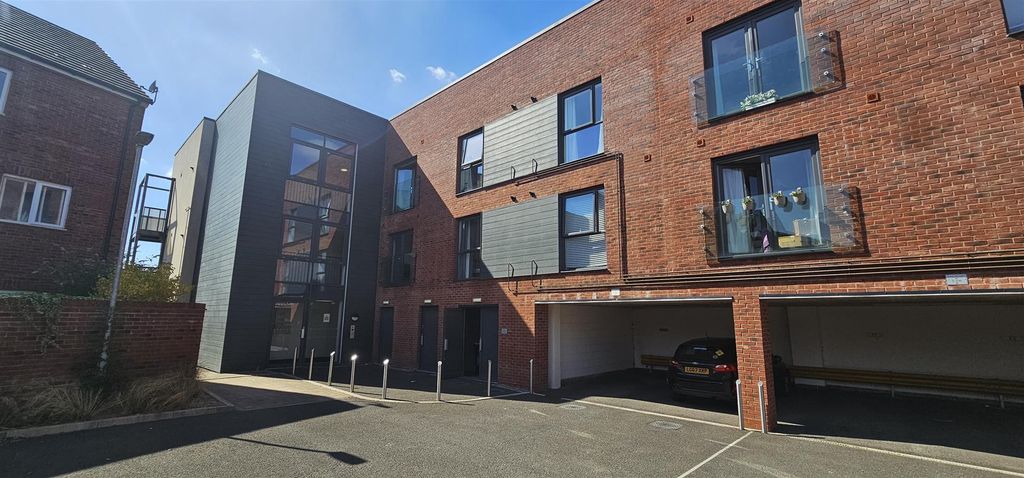 Property photo 1 of 7 91 Rhodri Morgan Way - External Pic 2.Jpg