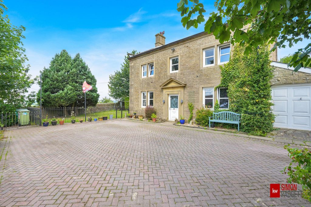Property photo 2 of 38