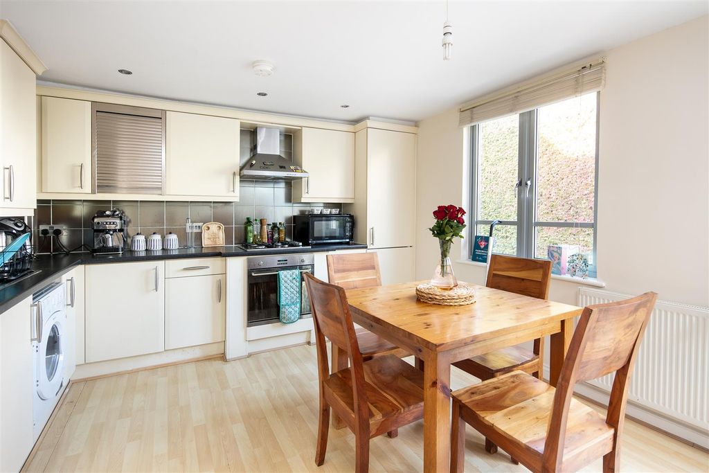 Property photo 3 of 10 5 Wallace Place. -4.Jpg