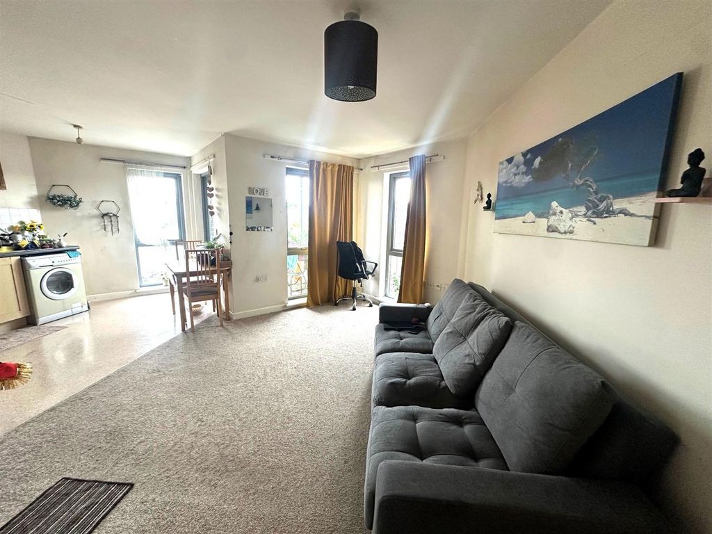 Property photo 2 of 9