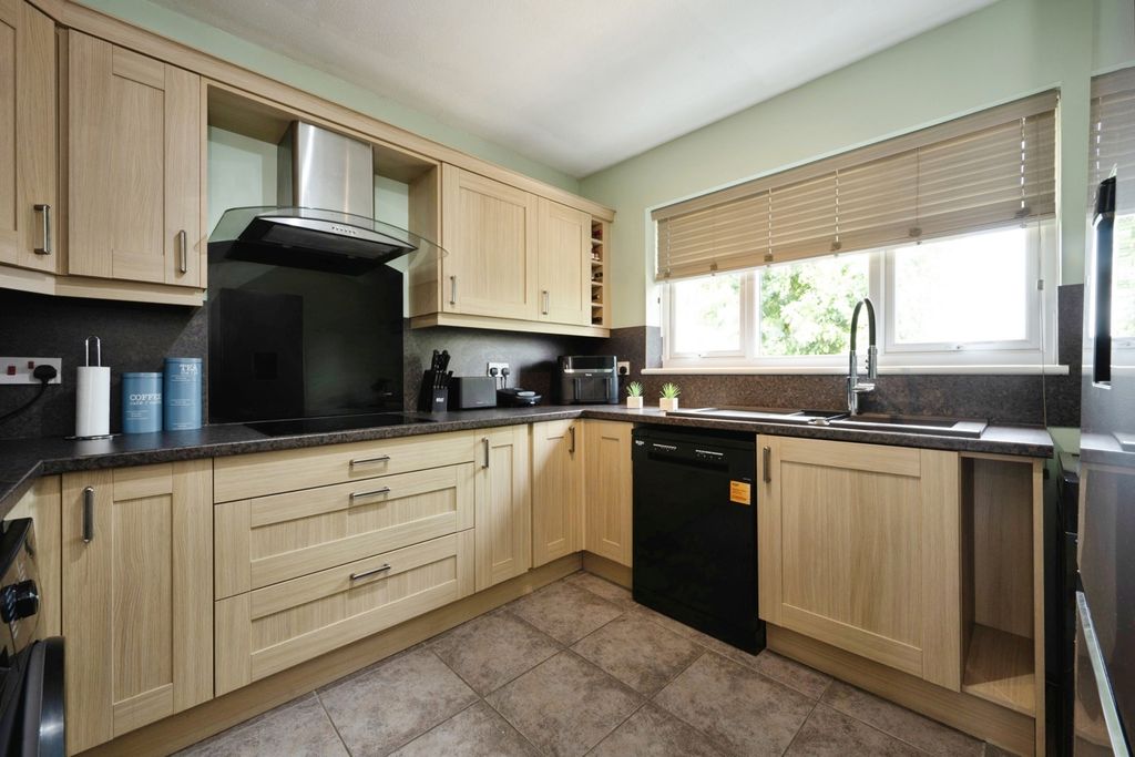 Property photo 2 of 17 Pbox-Img.Jpg