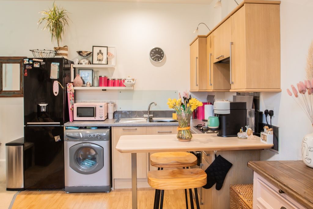 Property photo 3 of 10 Flat 11 Old Manor House Bodmin 01208 74182-43