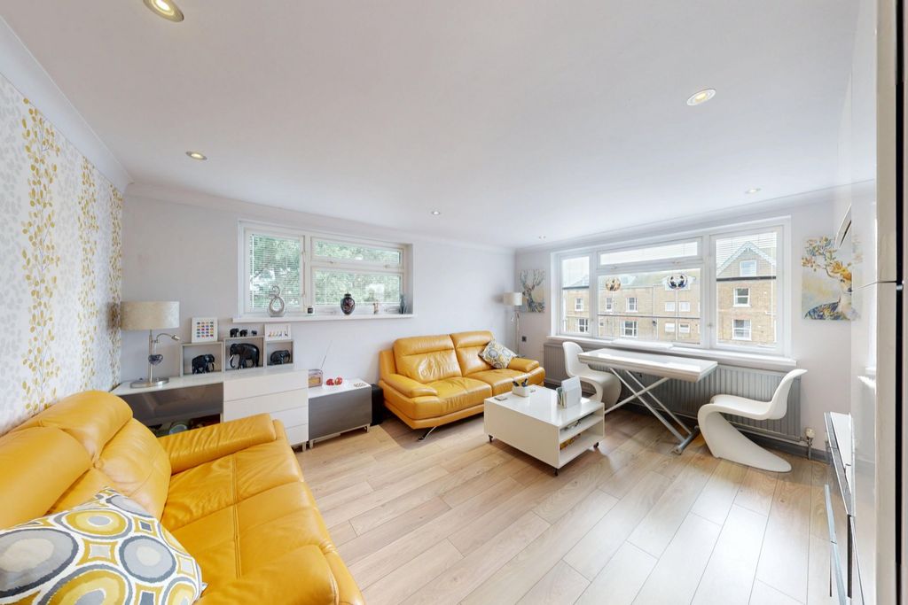 Property photo 2 of 12 Picture 2